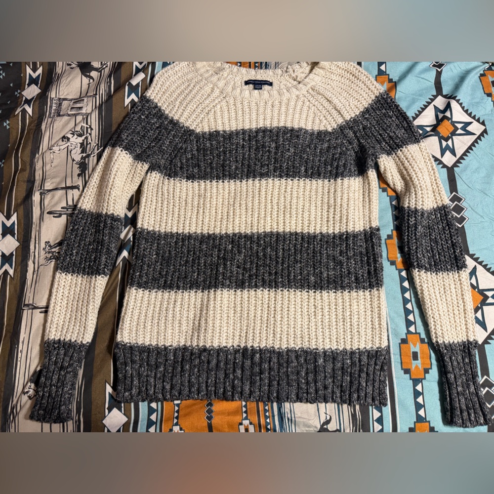 American Eagle Outfitters Gray and Cream Striped Crewneck Sweater
